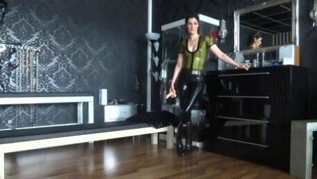 Lady Victoria Valente: Latex mistress has tasks for you!