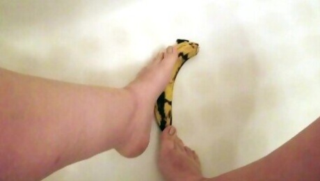 Banana feet squish video